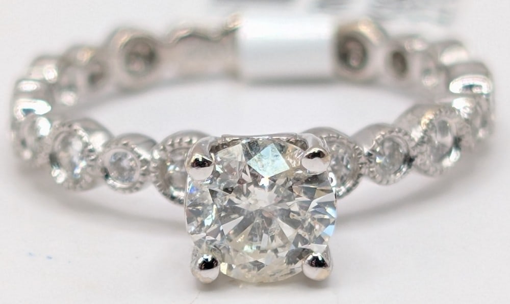 18K Gold Round Brilliant Cut Diamond Ring (1 of 5)