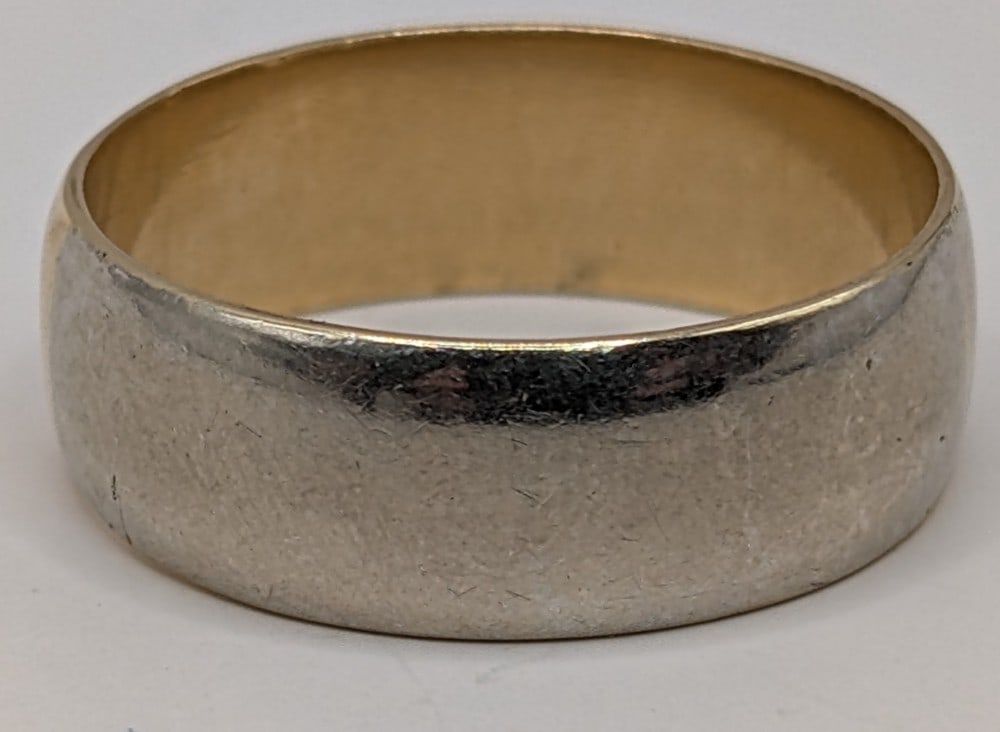 14K White Gold Men's Wedding Band: 14K white gold Men's wedding band. Band is size 11 and weighs 6.6 grams.