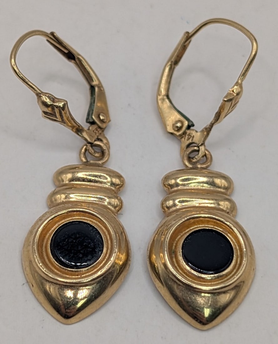 14K Gold Black Onyx Drop Earrings: 14K yellow gold drop earrings with black onyx. Total weight is 2.4 grams.