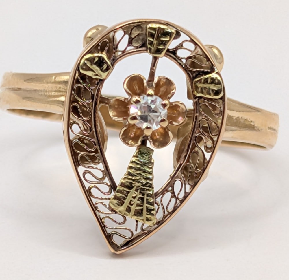 Vintage 14K Gold Diamond Floral Ring: Vintage 14K multi tone gold ring with diamond. Ring is size 8 and weighs 2.4 grams.