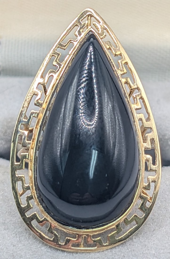 14K Gold Pear Cut Black Onyx Ring: 14K yellow gold ring with large pear cut black onyx. Ring is size 8 and weighs 6 grams.