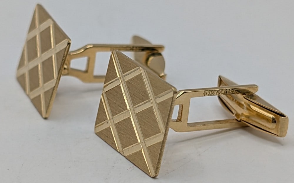 18K Yellow Gold Cuff Links (1 of 3)