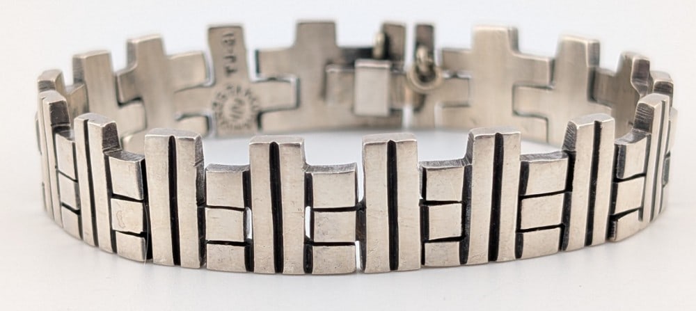 Vintage Taxco Sterling Hinged Link Bracelet: Vintage Taxco polished sterling silver hinged link bracelet. Measures 7.5" long and weighs 44.6 grams.