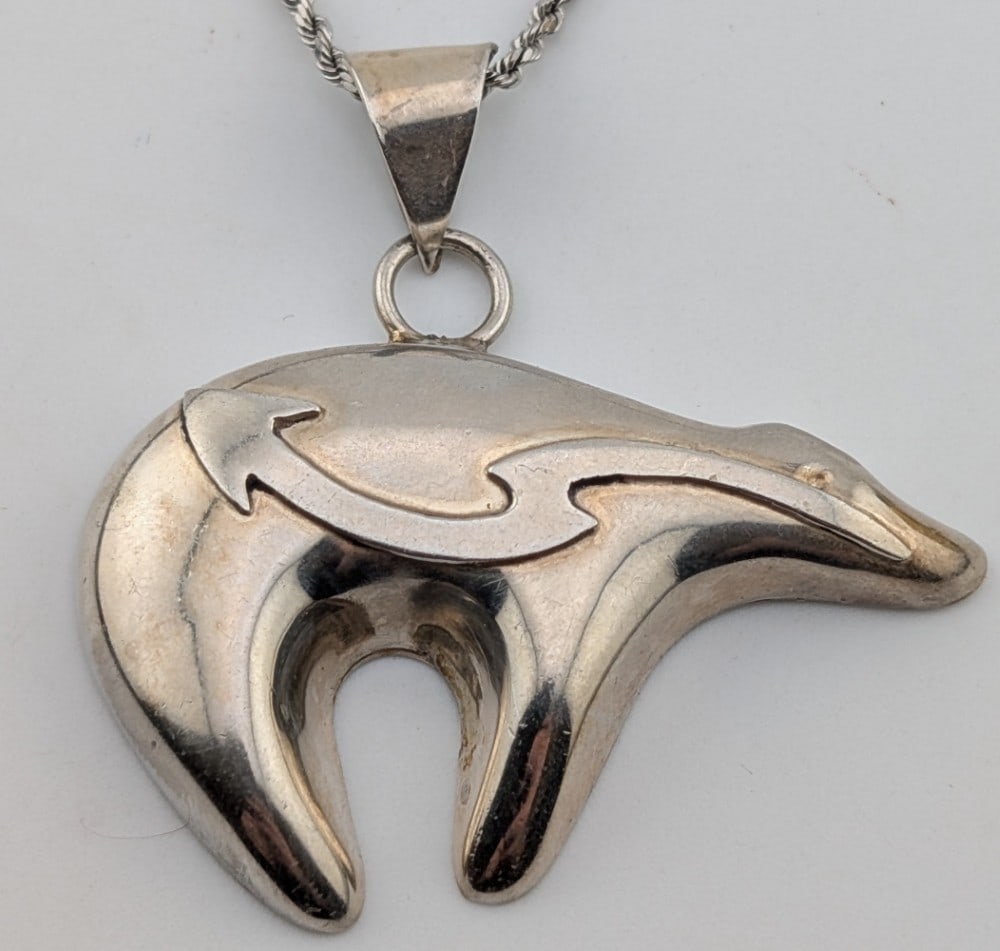 Vintage Sterling Navajo Merle House Bear Pendant Necklace: Vintage sterling silver Navajo artist made Merle House Bear Pendant on 24" sterling silver chain. Total weight is 12.5 grams.