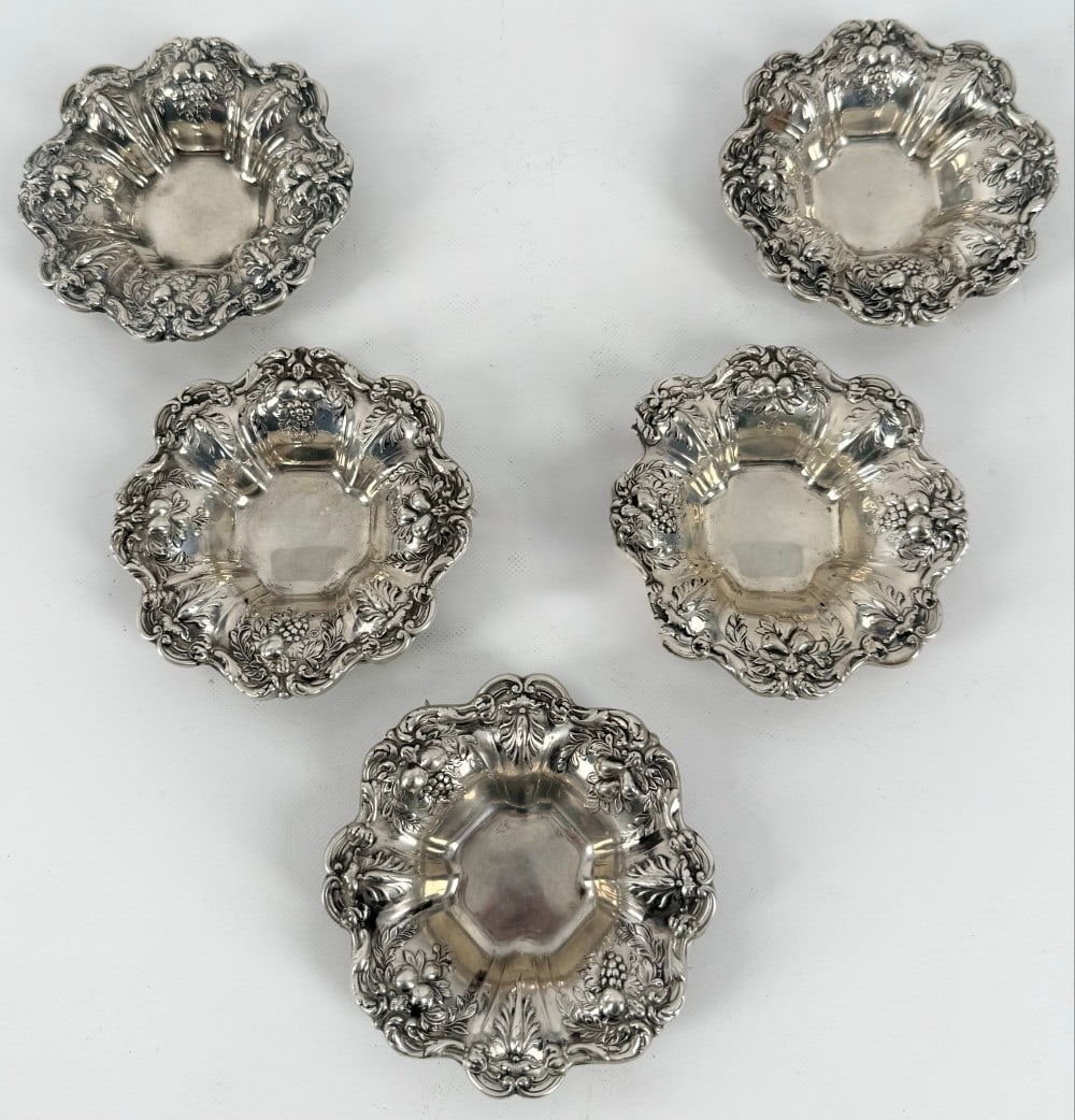 Set Of 5 Reed & Barton Francis I Sterling Silver Nut Bowls: Set of 5 Reed & Barton Francis I Sterling Silver Nut Bowls. The ornate bowls are number X550 and are signed on the base. The set displays well and is not monogrammed. They measure approximately 3-1/2"