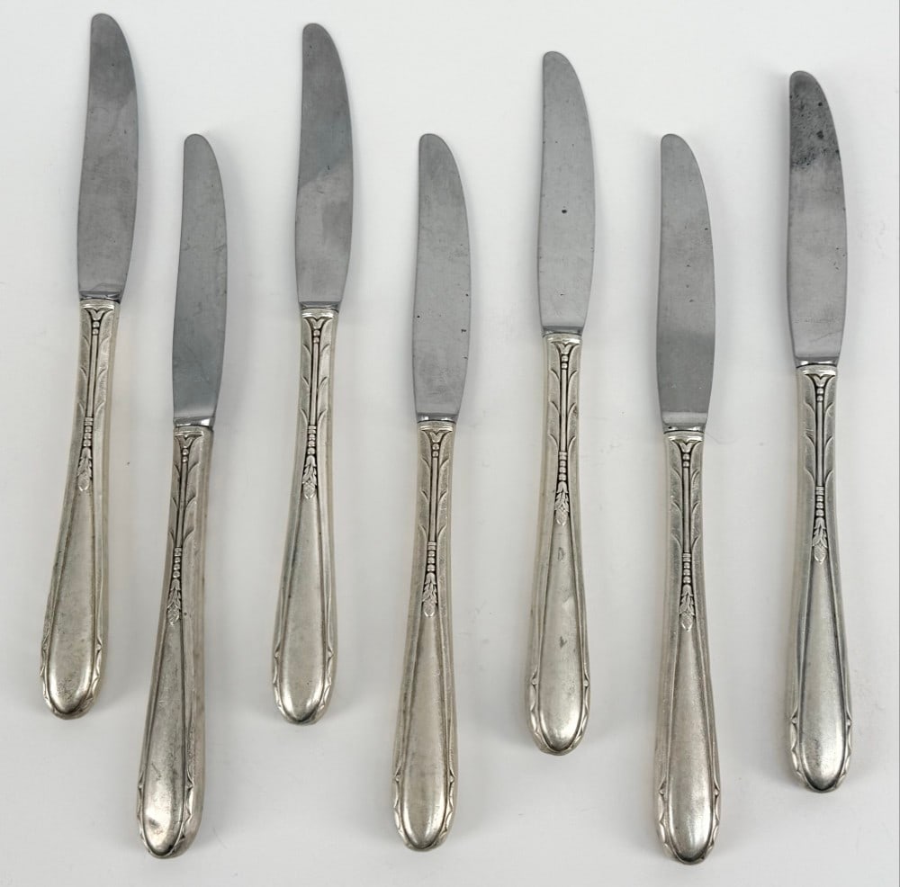 Set Of Seven Sterling Silver Heirloom "Heiress" Hollow Handle Dinner Knives: Set Of Seven Sterling Silver Heirloom "Heiress" Pattern Hollow Handle Dinner Knives. Total weight 3-1/2 troy ounces of sterling silver. Dinner knives are figured at .50 troy ounces each.