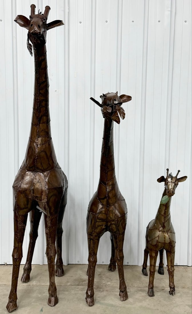 Set Of Three Large Giraffe Family Bronze Finish Lawn Statues (1 of 16)