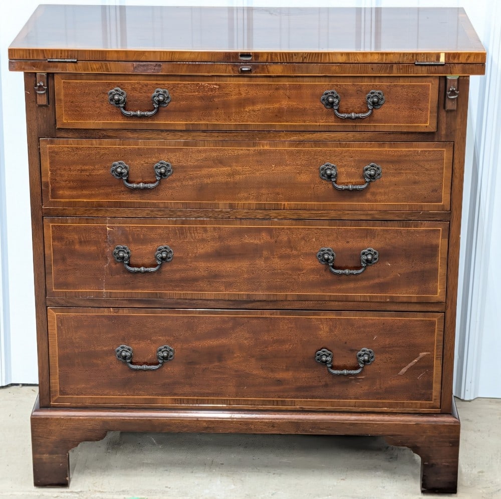 Baker George III Style Mahogany Bachelor's Chest (1 of 11)
