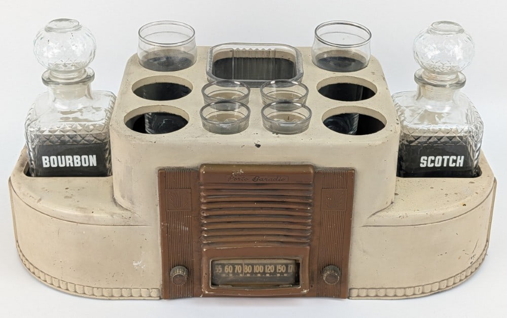 1940's Stewart-Warner Porto Baradio Bar Caddy With Radio: 1940's Stewart-Warner Porto Baradio Bar Caddy With Radio. The case is made of cream painted bakelite and comes with two decanters, four shot glasses and two tumblers. Features a built-in radio in the