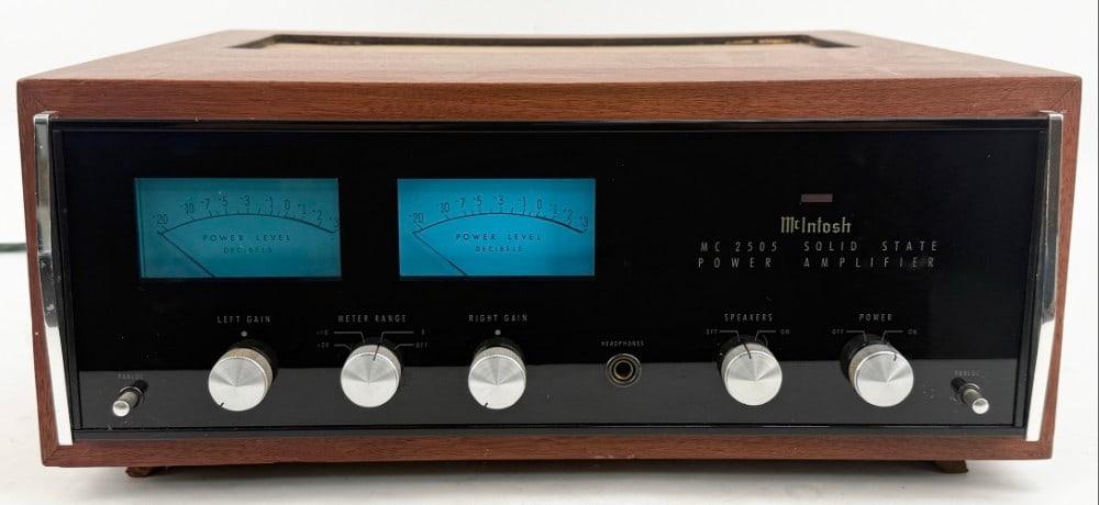 McIntosh MC 2505 2-Channel Solid State Power Amplifier: McIntosh MC 2505 2-Channel Solid State Power Amplifier. 50 Watts x 2 Channels. Manufactured 1967-1977. The unit is working and shows some light use wear. Measures approximately 7-1/4" tall x 17" acros
