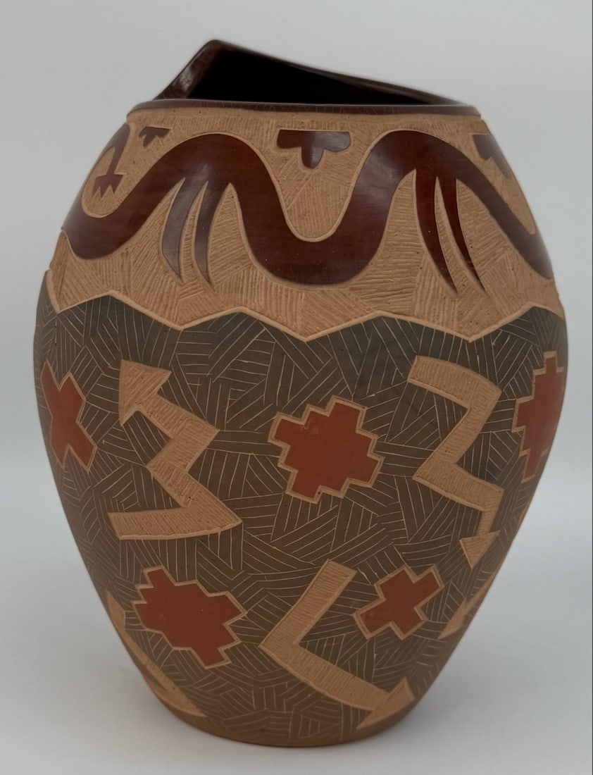 Jody Naranjo Santa Clara Puebo Etched Pottery Pot With Stylized Lip (1 of 4)