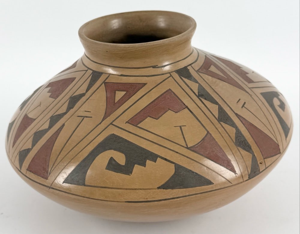 Mata Ortiz Pottery Vessel By Lupe Soto (1 of 6)