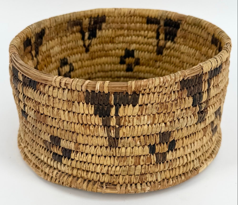 Vintage Native American Woven Circle Basket (1 of 4)