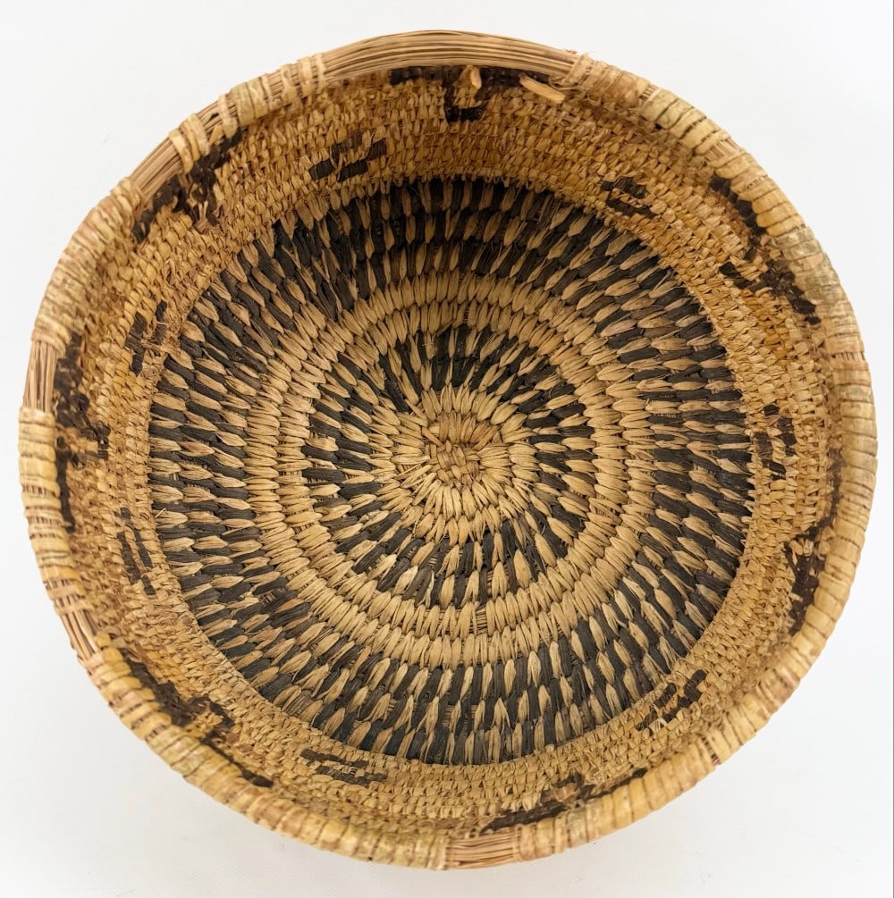 Vintage Native American Woven Circle Basket - 4