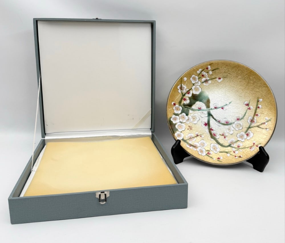 Japanese Cloisonne Flower Plate On Copper: Beautiful Closonne plate with a flower design on copper. Comes from the collection of former Illinois Governor Jim Thompson. Great condition in a display box with paperwork. Includes wood plate stand.