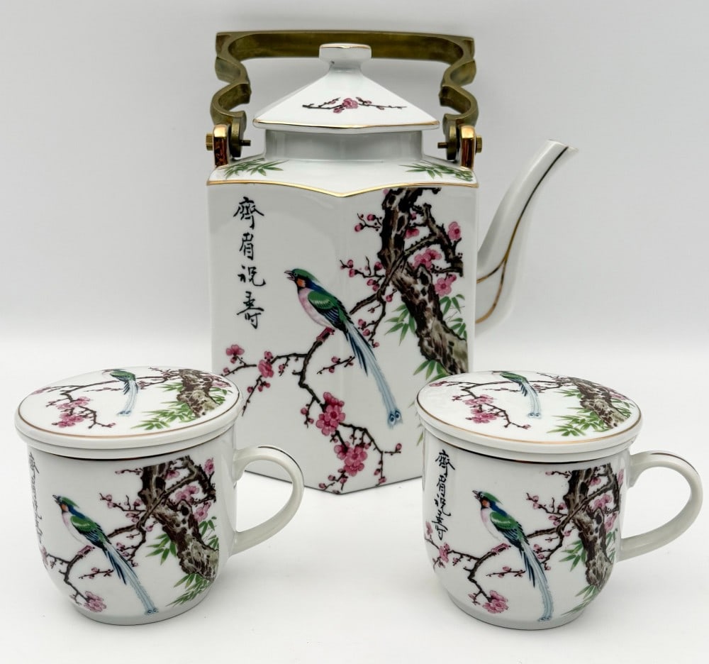 Vintage Asahi Japan Porcelain Teapot And Two Covered Cups With Strainers (1 of 11)