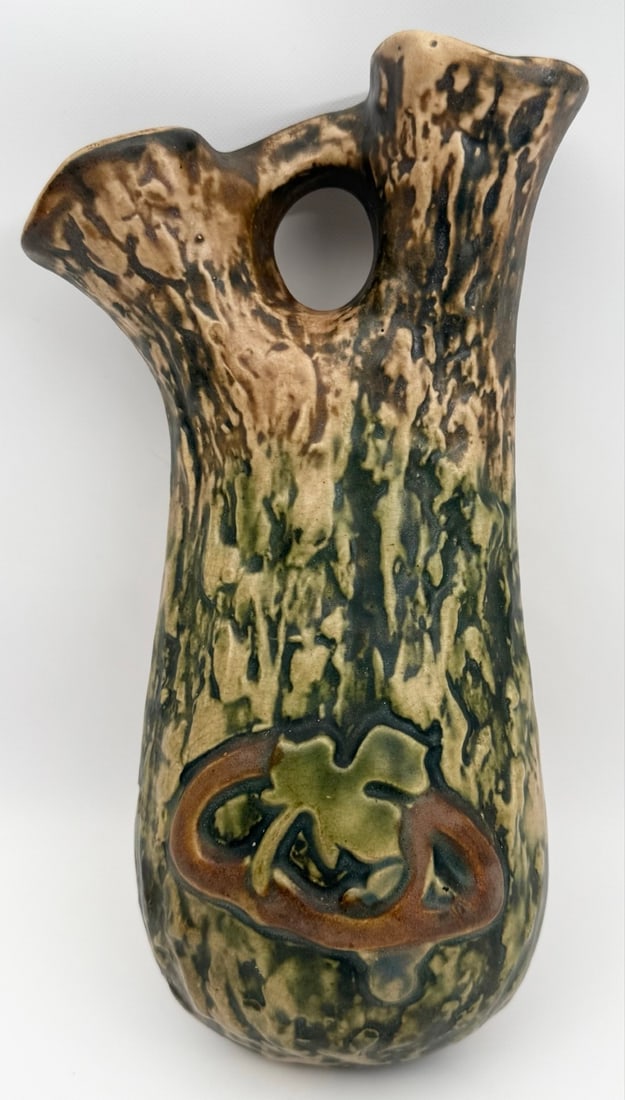 Antique Roseville "Imperial 1" Art Pottery Double Wall Pocket: Antique Roseville Art Pottery Double Wall Pocket in the "Imperial 1" pattern. The piece has no chips or cracks and the finish is excellent. Marked "6" on the back. Measures approximately 10" tall x 5-