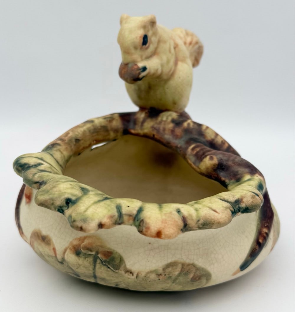 Weller "Woodcraft" Art Pottery Squirrel Nut Bowl (1 of 6)