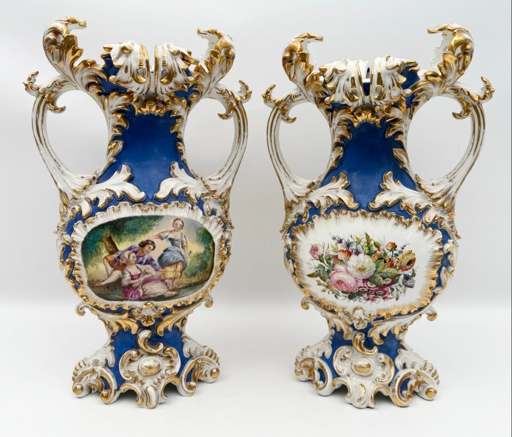 Pair Of Antique Hand-Painted Old Paris Porcelain Vases (1 of 11)