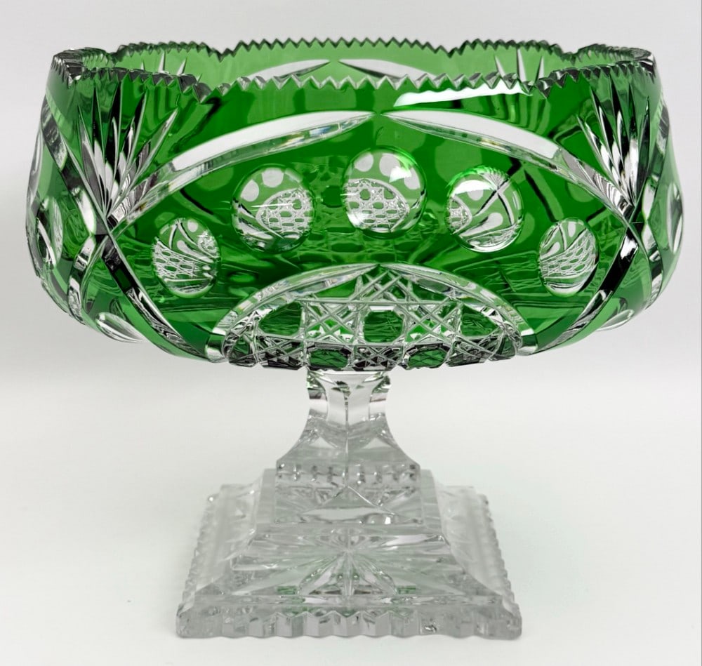 Vintage Bohemian Emerald Green Cut To Clear Crystal Footed Bowl: Vintage Bohemian Emerald Green Cut To Clear Crystal Footed Bowl. The bowl features intricate cutting with a saw-tooth top edge. The bowl is in nice condition with a some extremely small flea-bites on
