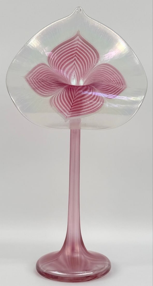 Stuart Abelman Iridescent Pink Pulled Feather Jack In The Pulpet Art Glass Vase: Beautiful Stuart Abelman Iridescent Pink Pulled Feather Jack In The Pulpet Art Glass Vase. The vase is signed on the base and is in great condition. Measures approximately 16-1/4" tall x 8-1/2" across