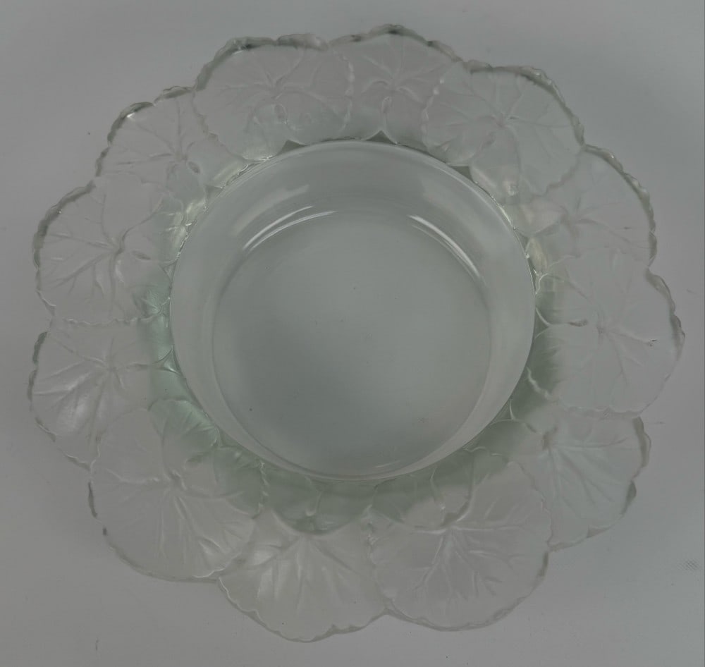 Lalique France "Honfleurs" 8-3/4" Geranium Leaf Art Glass Bowl (1 of 2)