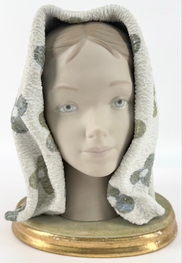Early Retired Lladro "Bust Of Girl With Scarf" Porcelain Bst (1 of 5)