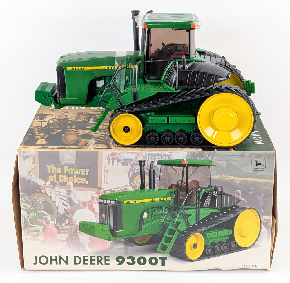 1/16 Ertl John Deere 9300T Tractor 2000 Farm Show Edition: 1/16 Ertl John Deere 9300T tractor 2000 Farm Show Edition. Limited Edition 1 of 2,500. 2nd in a Series. Good condition new in the box.