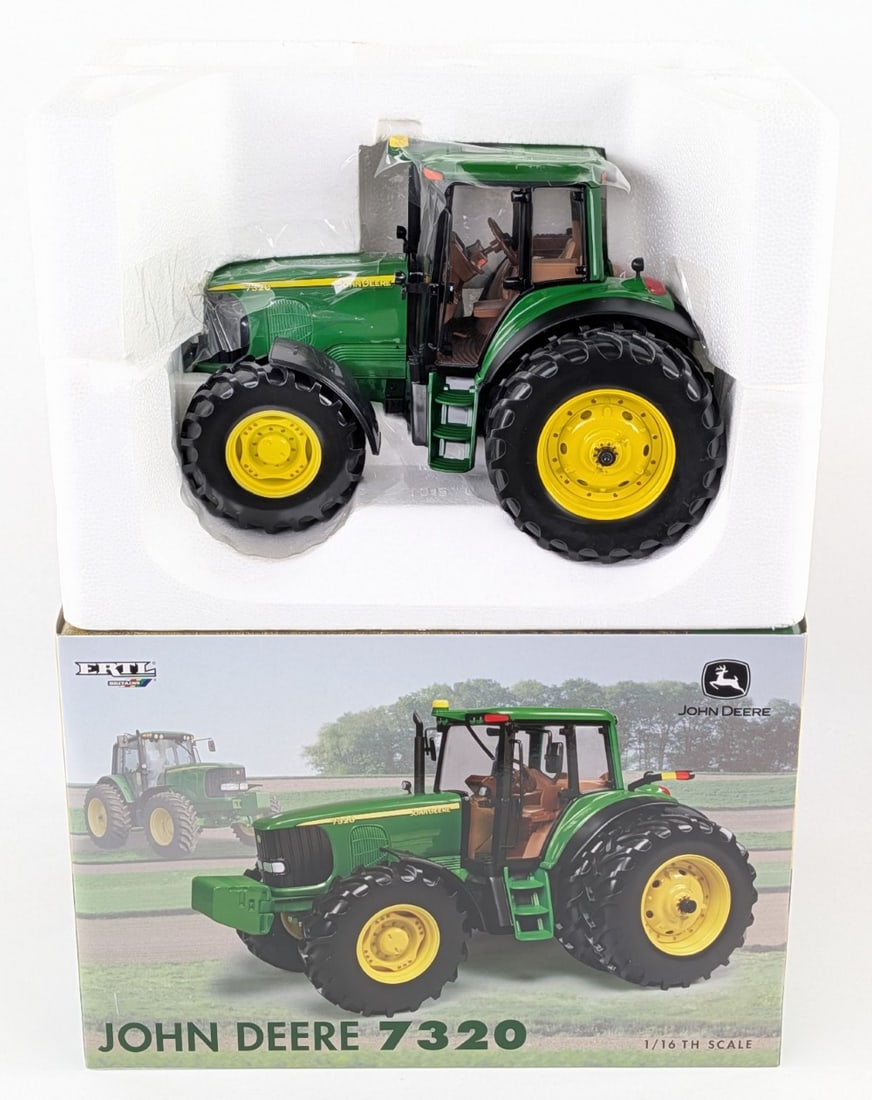 1/16 Ertl John Deere 7320 Tractor 2005 Farm Show: 1/16 Ertl John Deere 7320 tractor 2005 Farm Show Edition. Limited edition 1 of 2,000. 7th in the series. Good condition new in the box.