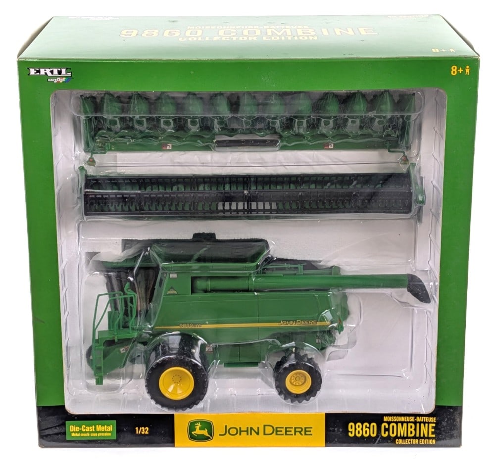 1/32 Ertl John Deere 9860 Combine w/ Both Heads: 1/32 Ertl John Deere 9860 combine with both heads. Good condition new in the box.
