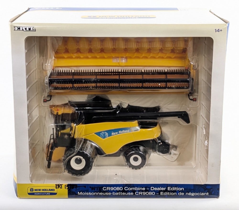 1/32 Ertl New Holland CR9080 Combine w/ Both Heads - Dealer Edition: 1/32 Ertl New Holland CR9080 combine with both heads. Limited Dealer Edition. Good condition new in the box. The box has some sharpie writing and light wear from storage.