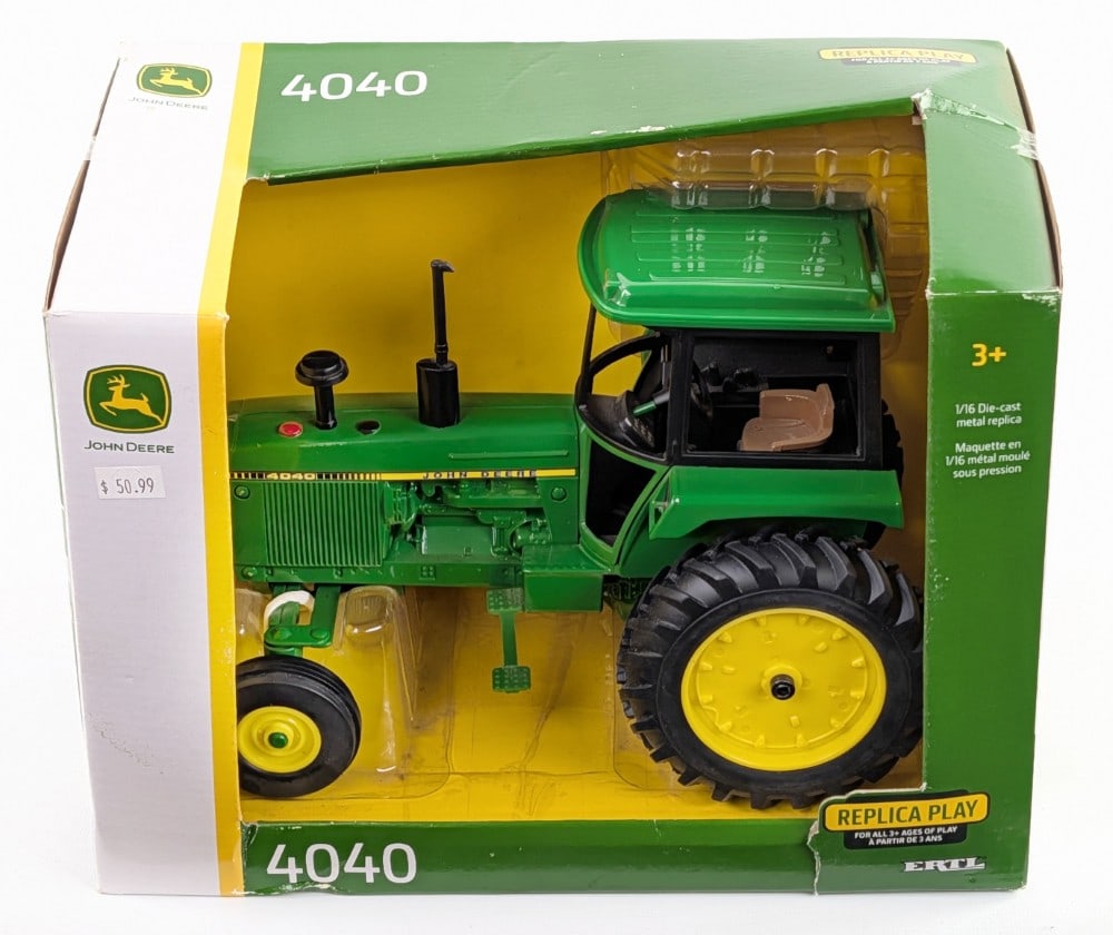 1/16 Ertl John Deere 4040 Tractor: 1/16 Ertl John Deere 4040 tractor. Good condition new in the box. The box has a small tear and wear from handling.