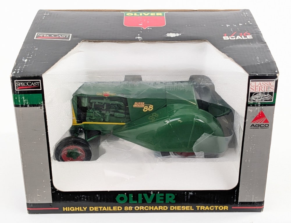 1/16 SpecCast Oliver 88 Orchard Diesel Tractor (1 of 7)