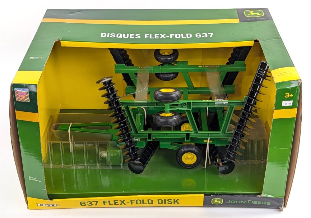 1/16 Ertl John Deere 637 Flex-Fold Disk: 1/16 Ertl John Deere 637 flex-fold disk. The disk is new in the box. It does have some dust and light wear from storage. The box shows light wear from handling / storage.