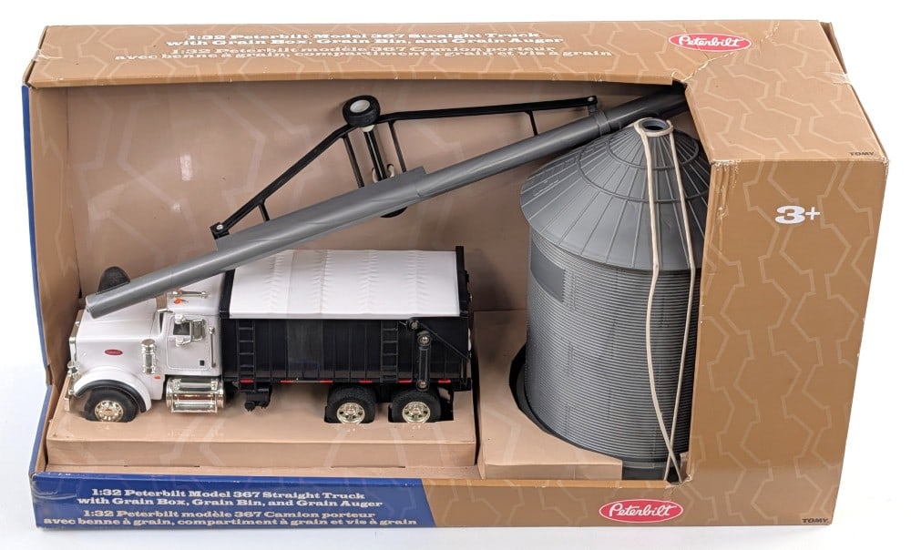 1/32 Ertl Peterbilt Model 367 Grain Truck w/ Grain Bin and Auger (1 of 7)