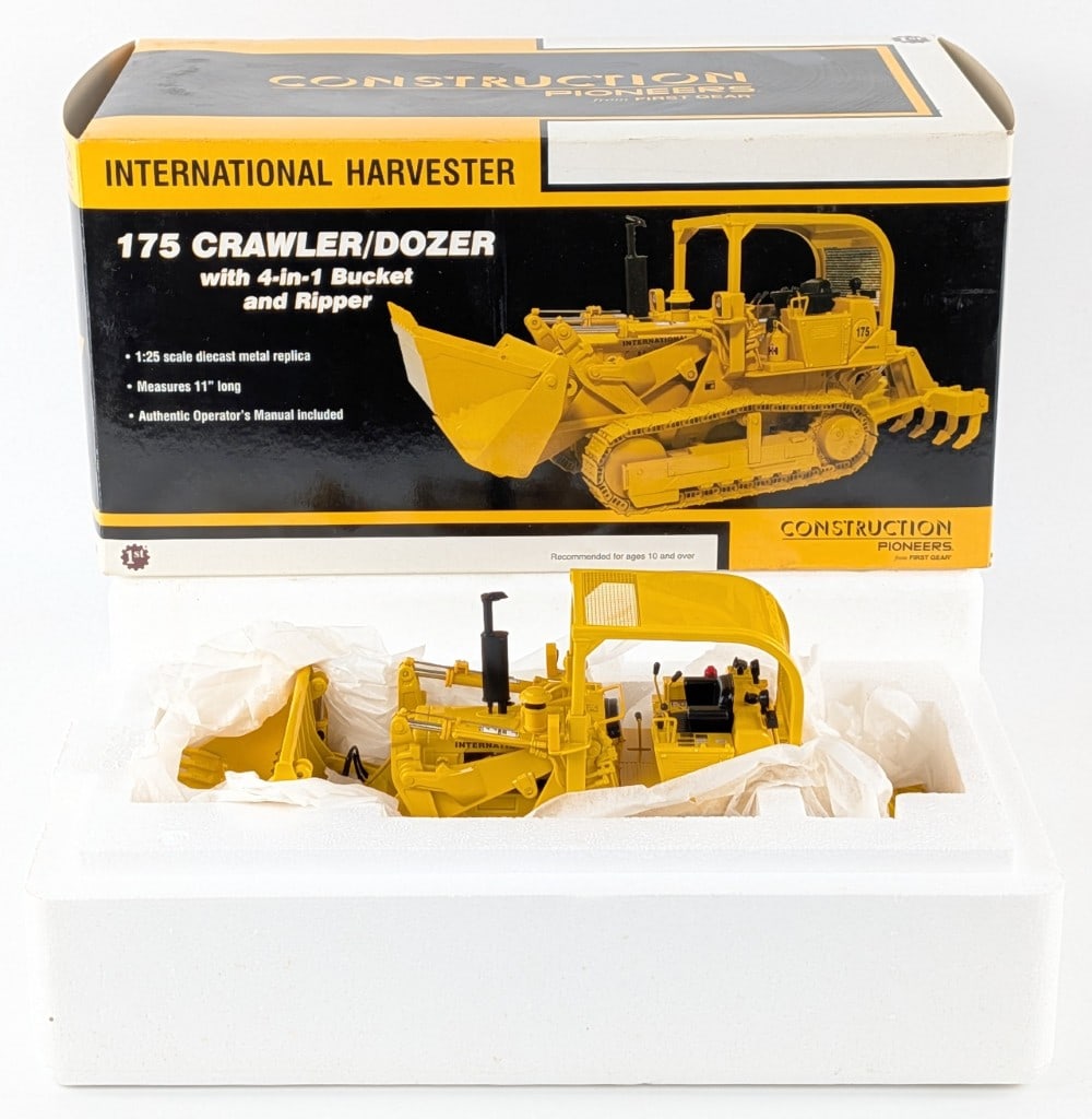 1/25 Scale First Gear International Harvester 175 Crawler / Dozer 4-in-1 Bucket and Ripper: 1/25 scale First Gear International Harvester 175 crawler / dozer with 4-in-1 bucket and ripper. Good condition new in the box and highly detailed.