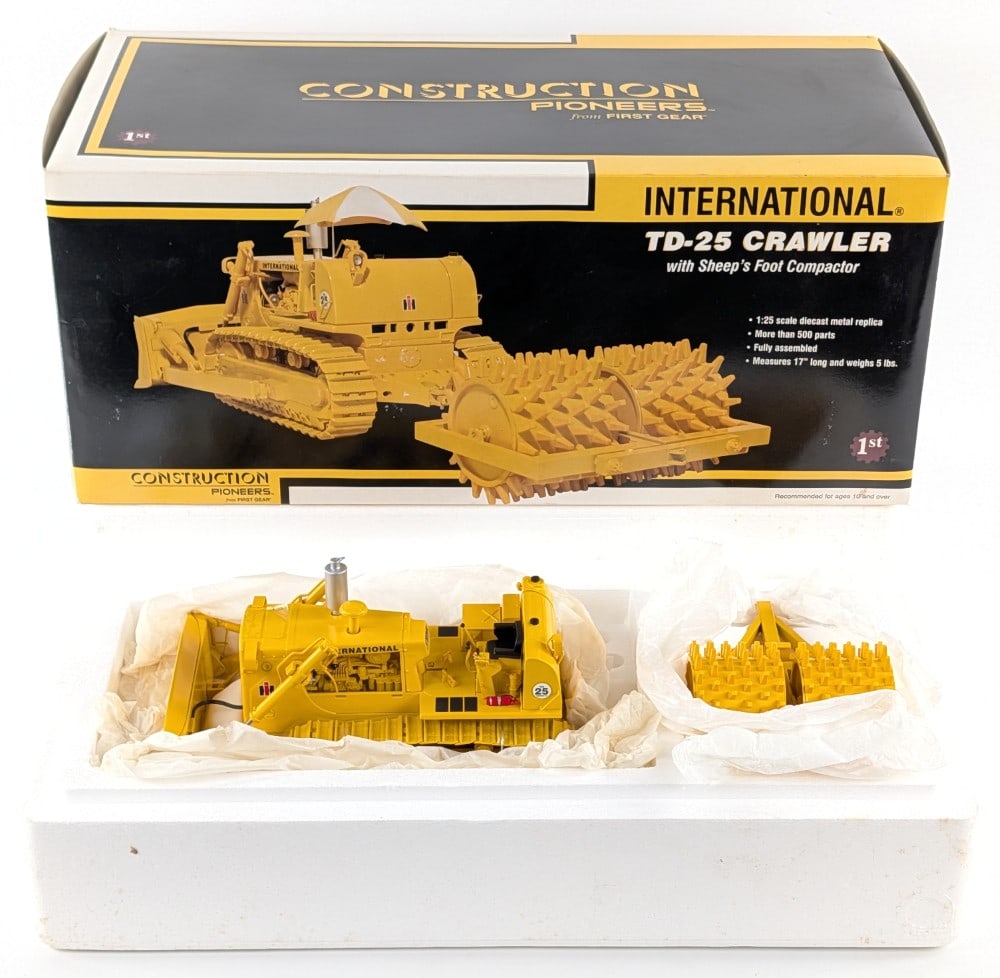 1/25 Scale First Gear International TD-25 Crawler with Sheep's Foot Compactor (1 of 9)