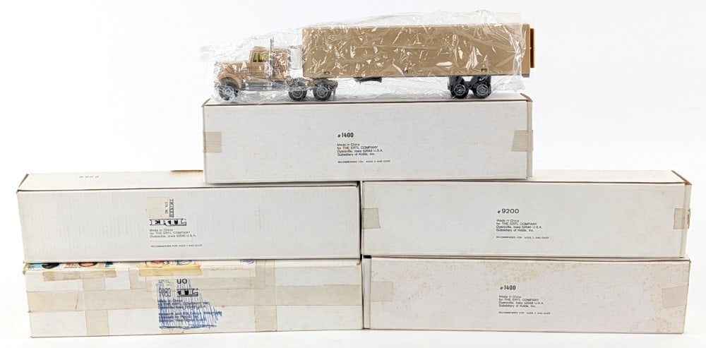 (5) 1/64 Ertl Semi Trucks and Trailers (1 of 7)