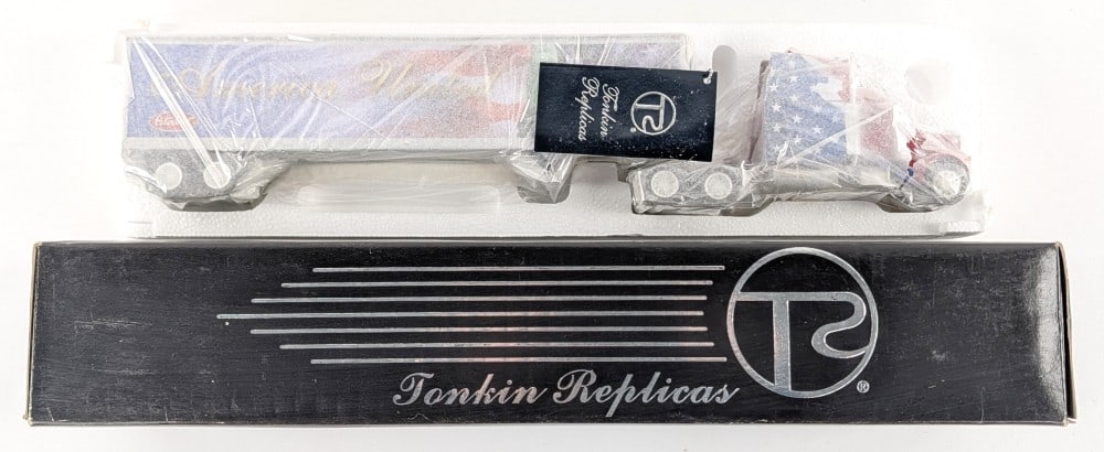 1/53 Scale Tonkin Replicas Peterbilt 379 with 48' Van Trailer (1 of 6)