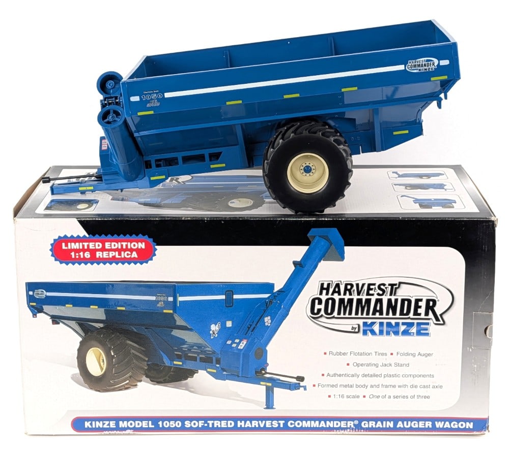 1/16 SpecCast Kinze Model 1050 Sof-Tred Grain Auger Wagon: 1/16 SpecCast Kinze Model 1050 sof-tred grain auger wagon. The auger wagon is missing the hitch and is dusty from being on display. The box is missing one piece of the styrofoam and has dust from stor