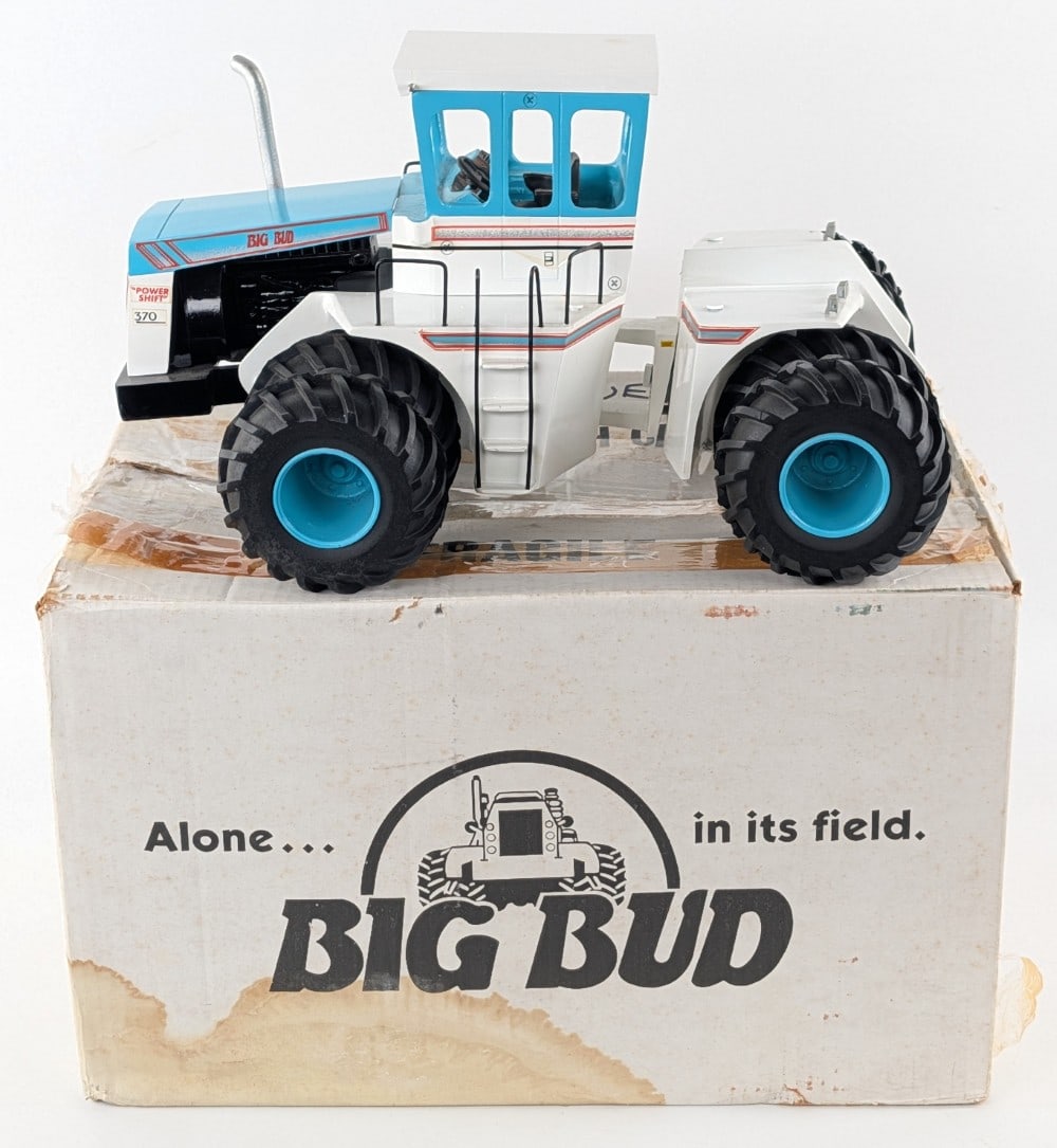 Custom 1/16 Big Bud 370 Power Shift Tractor - Blue: Very nice hard to find custom 1/16 scale Big Bud Power Shift Tractor in blue. The tractor is missing one of the rear lights. The tractor has some scuff marks and dust from display / storage. The decal