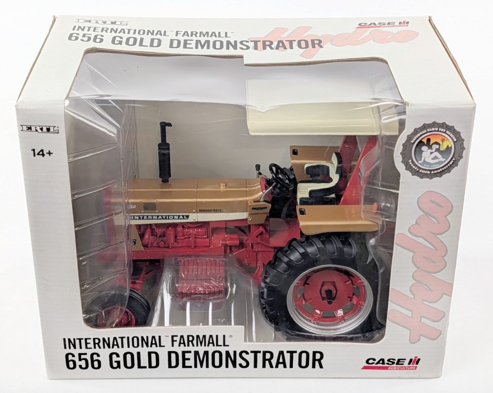 1/16 Ertl International Farmall 656 Gold Demonstrator Tractor w/ Canopy: 1/16 Ertl International Farmall 656 Gold Demonstrator wide front tractor with canopy. National Farm Toy Museum 25th anniversary edition. Good condition in the box. The box shows minor wear from handli