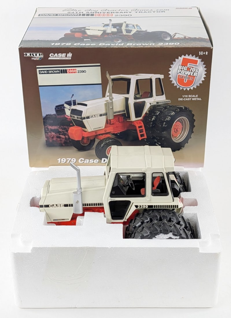 1/16 Ertl Case David Brown 2390 Tractor 24th Ann. TTT: 1/16 Ertl 1979 Case David Brown 2390 Tractor 24th Anniversary Toy Tractor Times edition. The tractor has some dust from display. The box is in good condition.
