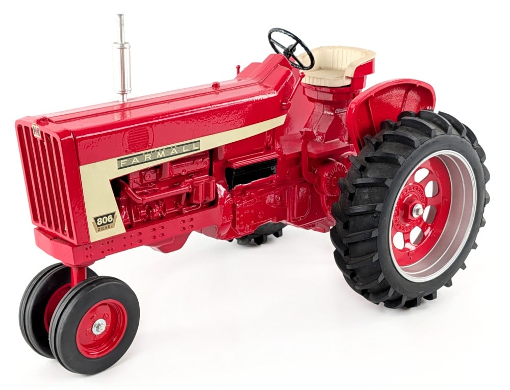 1/8 Scale Models Farmall 806 Narrow Front Diesel Tractor (1 of 9)