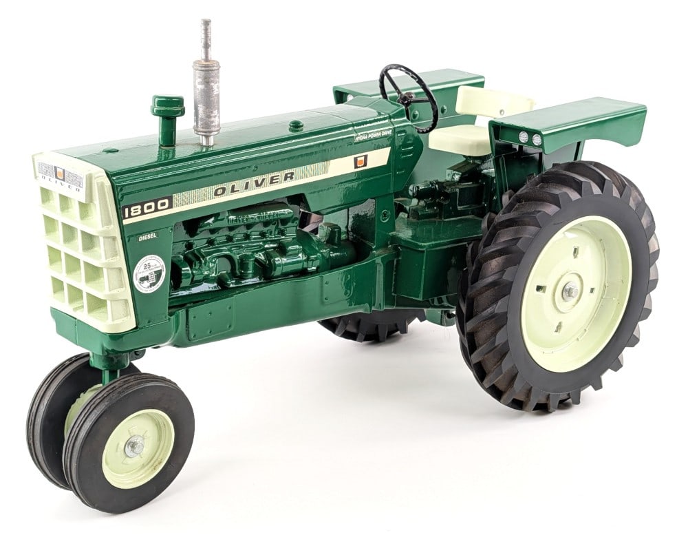 1/8 Scale Oliver 1800 Checkerboard Narrow Front Tractor (1 of 10)
