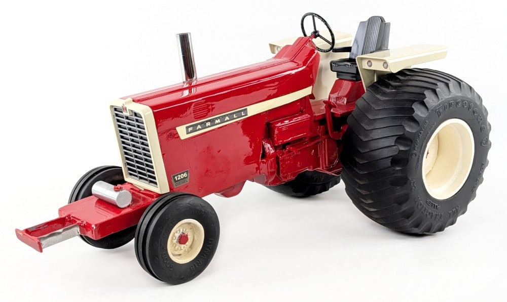 Custom 1/8 International Farmall 1206 Pulling Tractor (1 of 9)