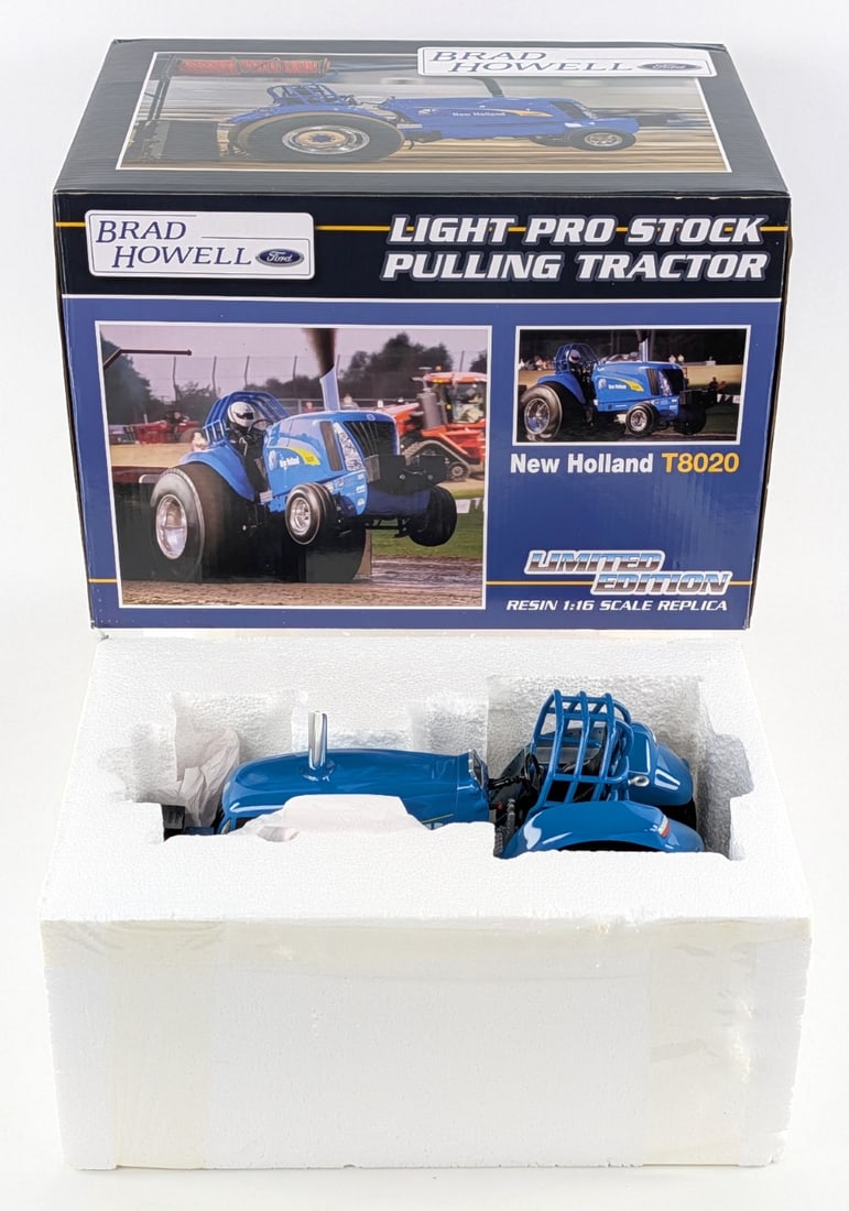 1/16 SpecCast Brad Howell's New Holland T8020 Light Pro Stock Pulling Tractor: 1/16 SpecCast Brad Howell's Ford New Holland T8020 light pro stock pulling tractor. A nice limited edition highly detailed resin replica. Good condition in the box.