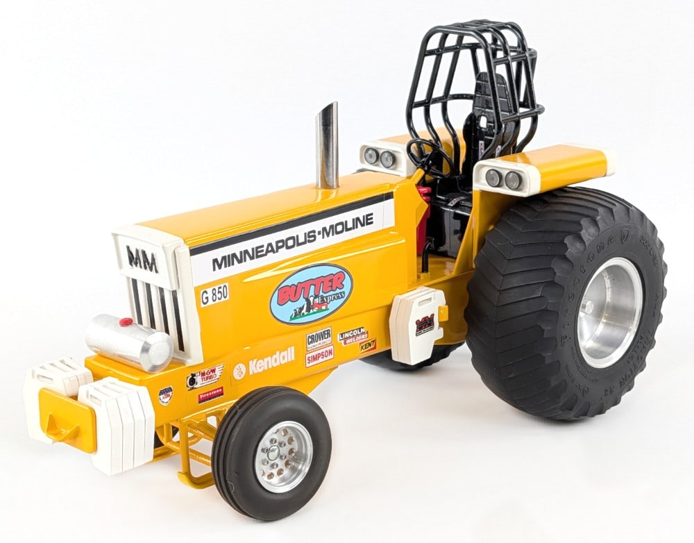 Custom 1/16 Minneapolis-Moline G850 "Butter Express" Pulling Tractor (1 of 7)