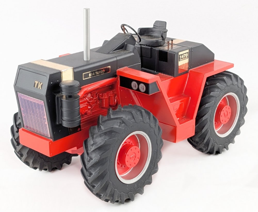 1/16 Precision Engineering Case 1470 Black Knight Demonstrator Tractor (1 of 7)