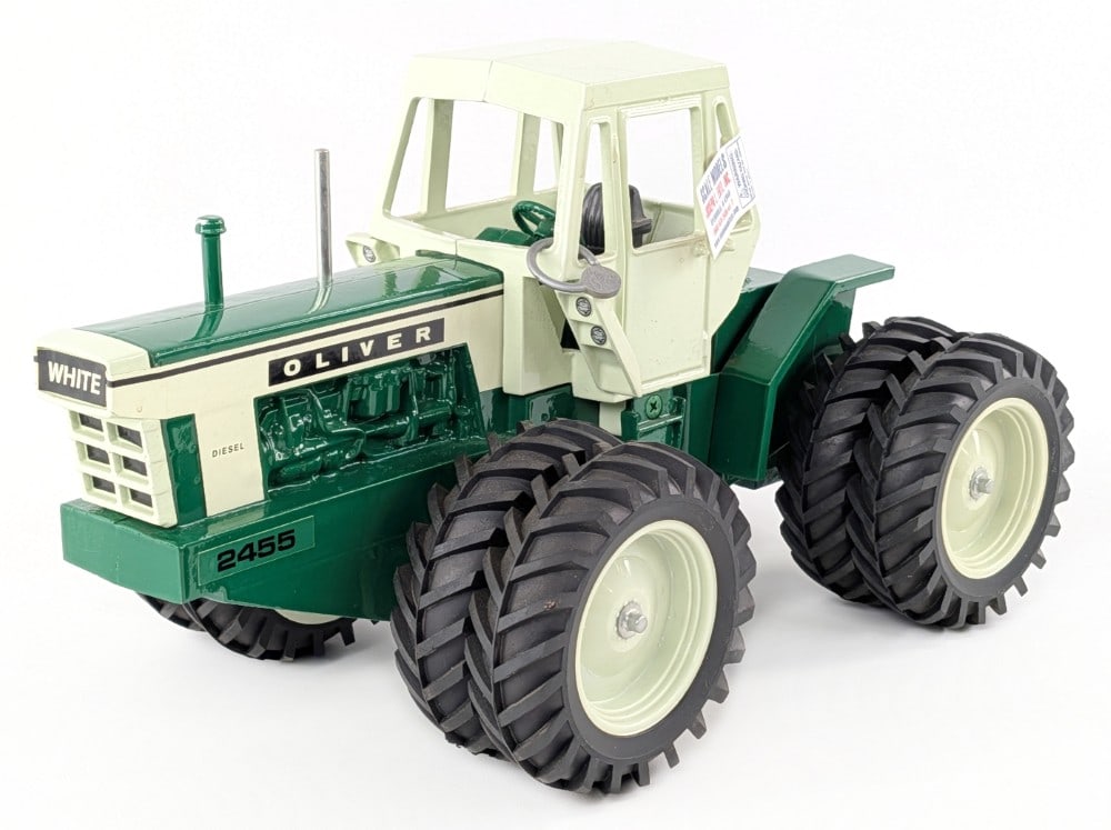 1/16 Scale Models Oliver 2455 4wd Tractor (1 of 9)